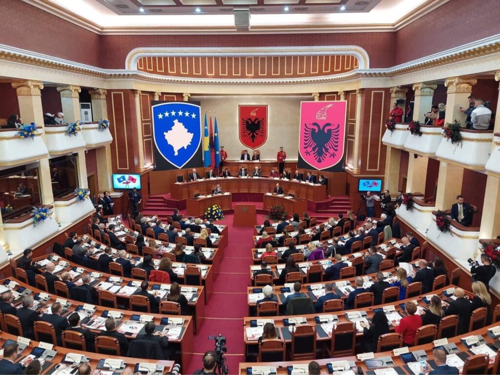 Më 20 dhjetor në Prishtinë, Kuvendi i Shqipërisë dhe Kosovës mbajnë mbledhje të përbashkët